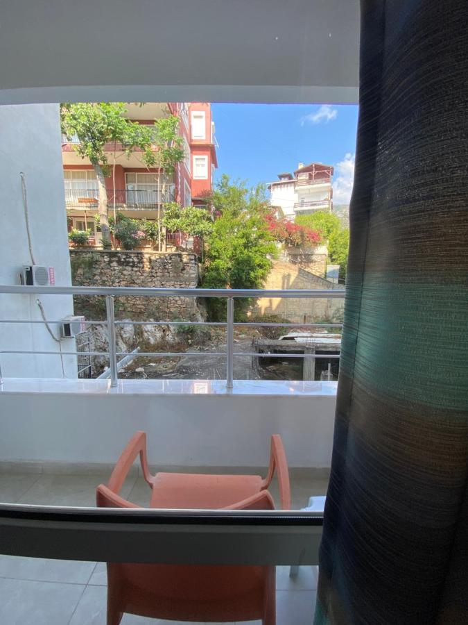 Standart Kara Manzaralı Oda