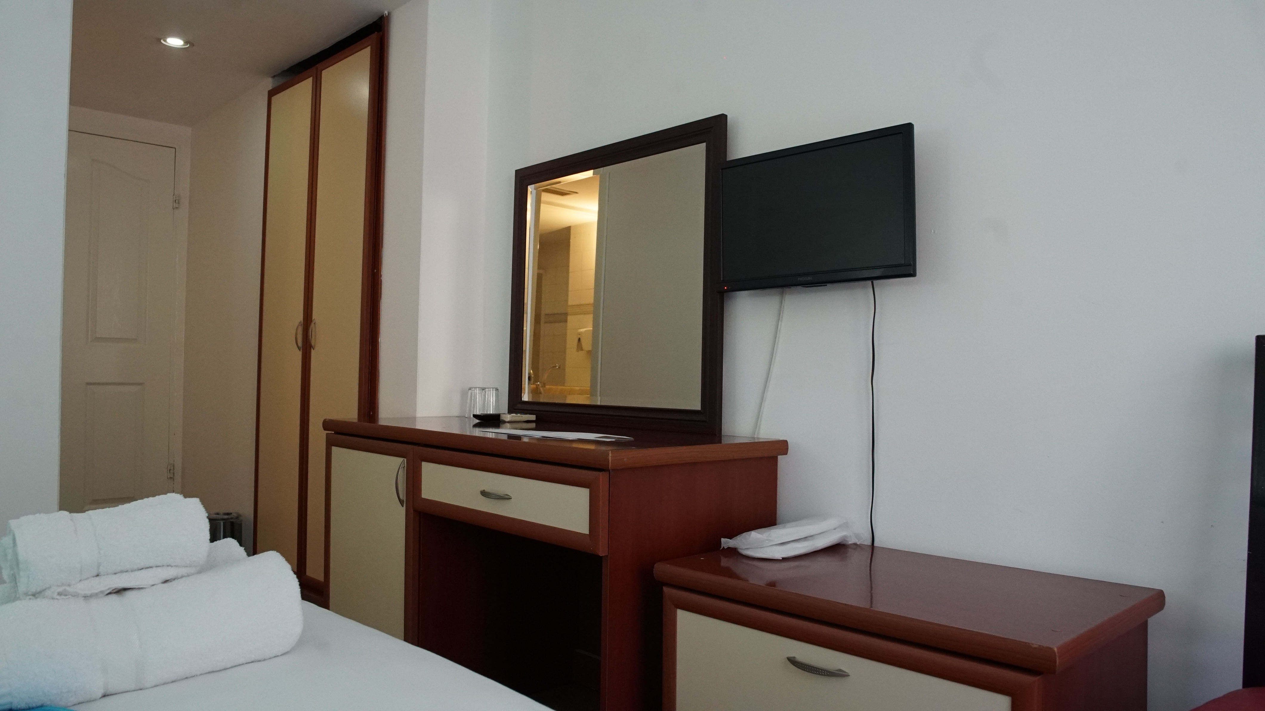 Standart Kara Manzaralı Oda