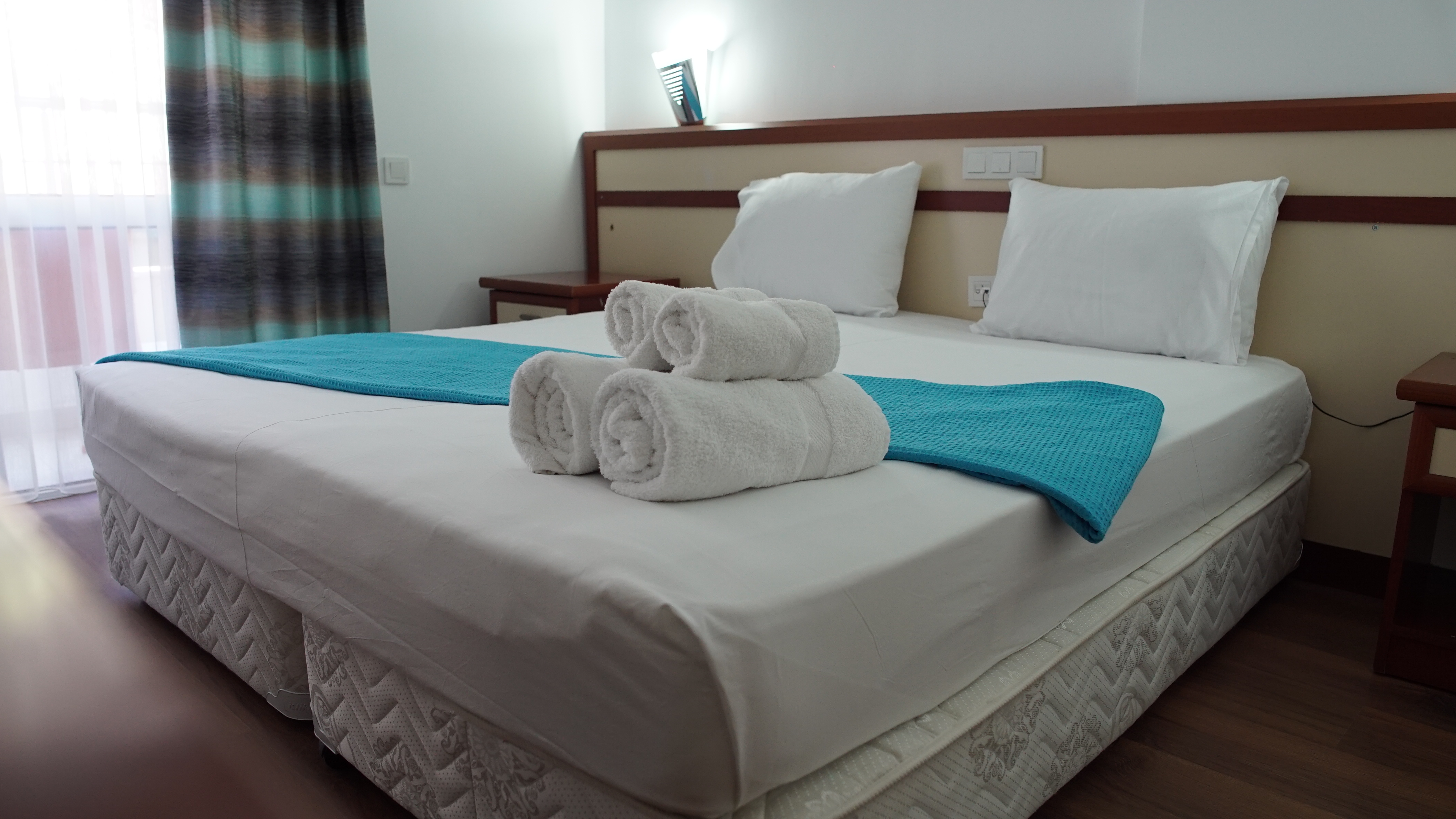 Standart Kara Manzaralı Oda